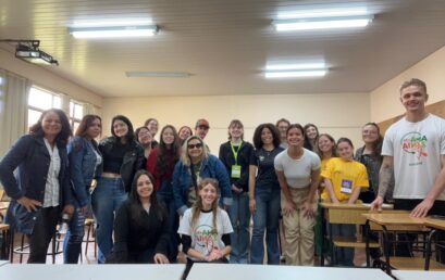 Projeto da UEM desenvolve jogo de cartas sobre povos ribeirinhos da Amazônia